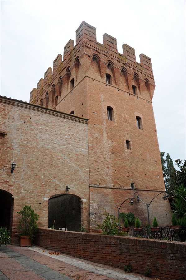 Risultati immagini per asciano abbazia di monte oliveto maggiore