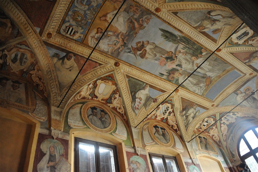 Risultati immagini per cloitre de l abbaye de monte oliveto maggiore