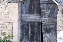 23 Portale con arco in legno