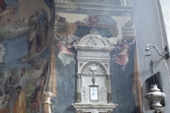 47 Stemma di Spoleto e tabernacolo