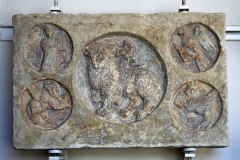 30 Agnus dei e simboli degli Evangelisti