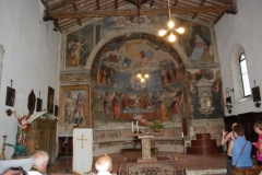 38 Presbiterio con abside affrescato da Jacopo Siculo