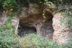 20 Grotta con adattamenti antropici