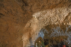 36 Interno della grotta eremitica