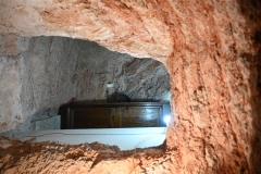 39 Interno della grotta eremitica