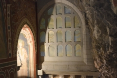 172 Sacro Speco - Parete rivestita in marmo