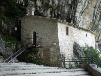 Eremo di S. Maria infra Saxa e Tempietto del Valadier - Genga (AN)