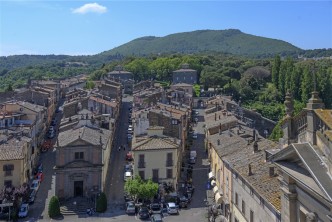 02 Vista di Bagnaia e Vila Lante dalla torre dell'Orologio